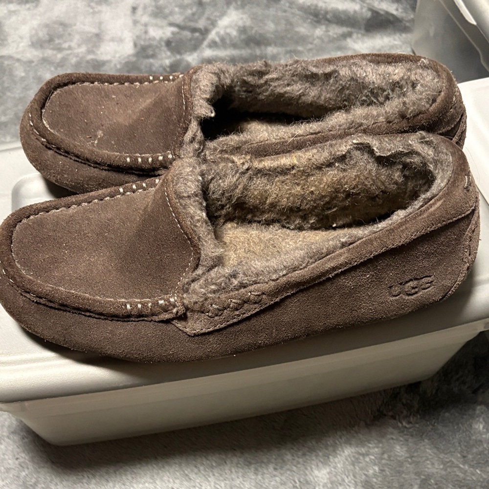 UGG  chocolate Suede Ansley